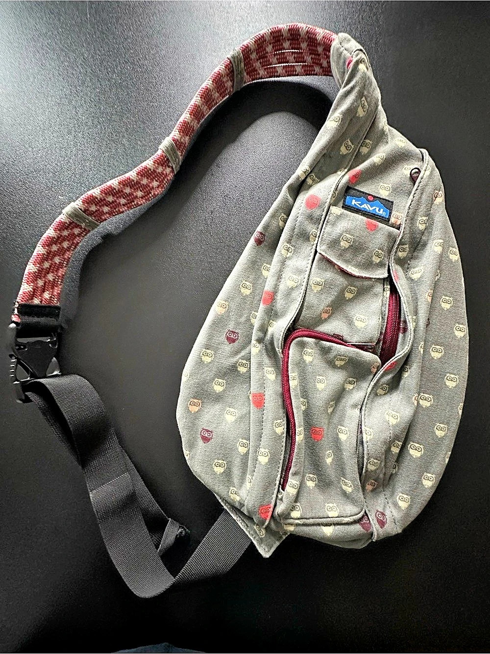 Kavu Original Rope Bag Owl Print Belt Bag Gray & Red